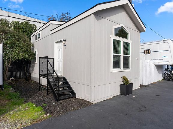 3rd image of 742 Francisco Blvd W #B12