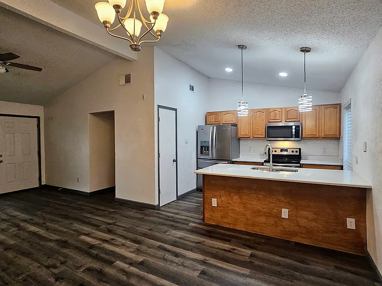 4904 Beacon Ct — Photo 13