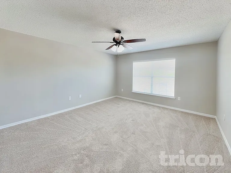 13561 Linden Dr — Photo 10
