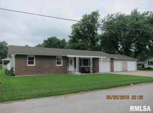801 N 9th St, Pawnee, IL 62558