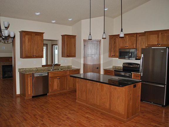 kitchen area/ss appliances/pantry