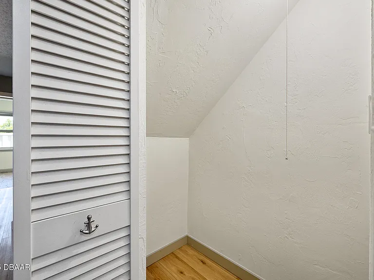56 Chippingwood Ln — Photo 14