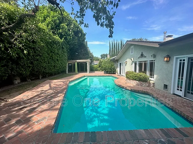 23338 Los Encinos Way — Photo 32
