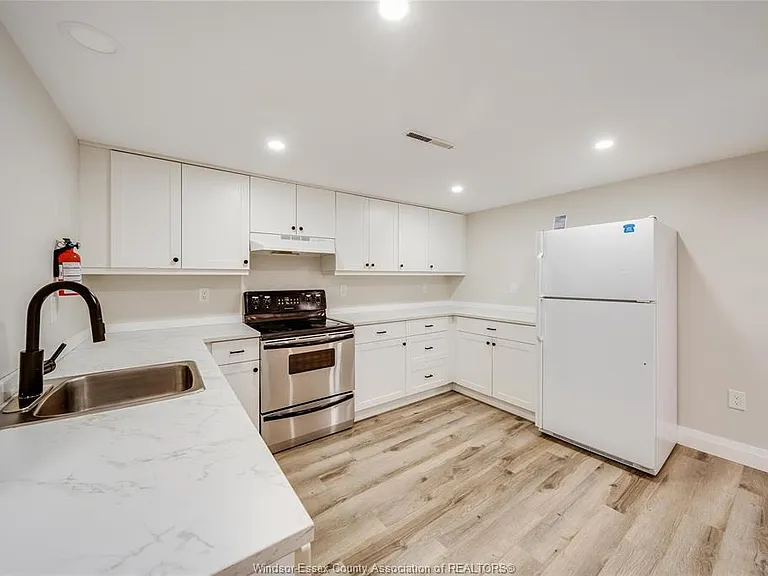 7105 Isabelle Ct — Photo 13