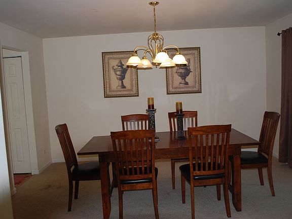 Formal dinning room
