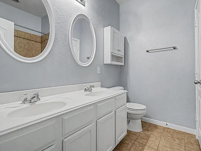630 W Newport Bnd — Photo 29