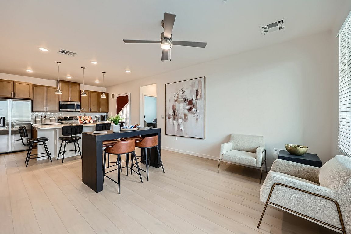2232 Airkaree Heights Unit 101 - Web Quality - 004 - 05 Living Room
