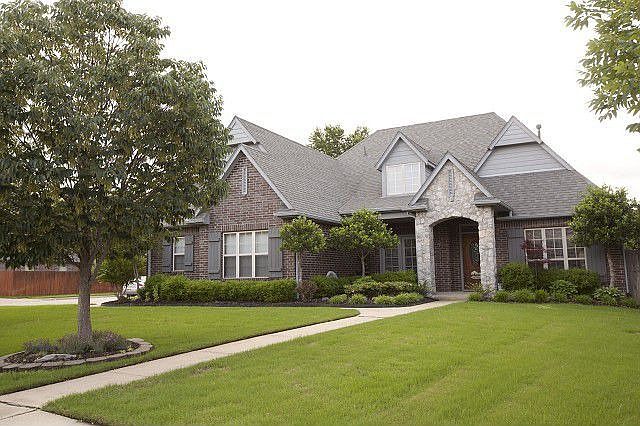 5 Bedroom Home in Broadway Park