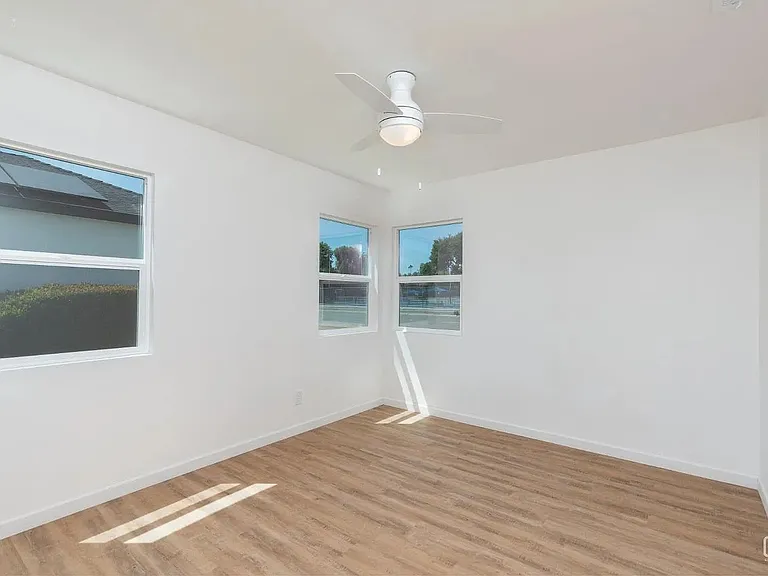 2907 Truxtun Ave — Photo 7