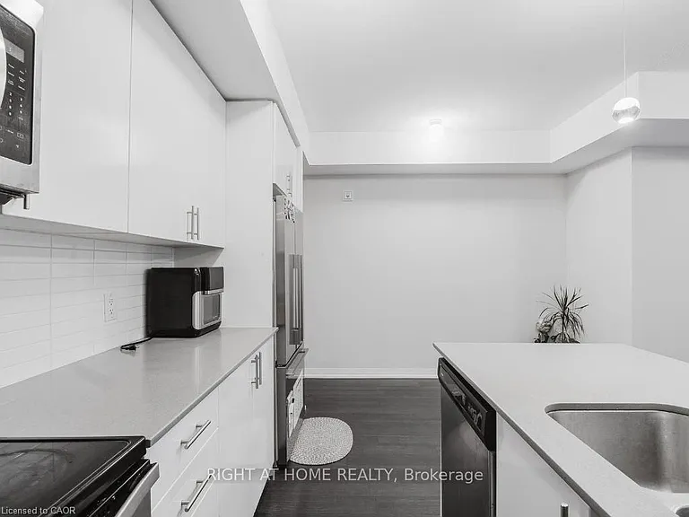 1206 Main St E #113 — Photo 5
