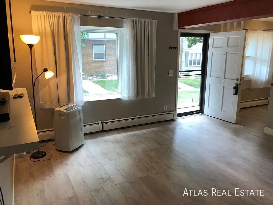 Save $2250! 3 bed, 2.5 bath Townhome for rent! Great Location! Available soon! — Photo 2