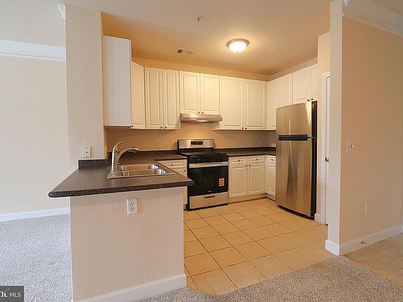 3rd image of 501 Hungerford Dr APT 137