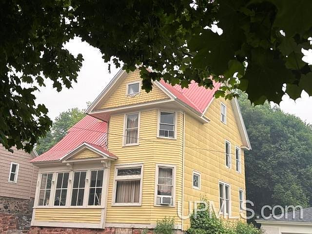 1st image of 209 Montezuma St