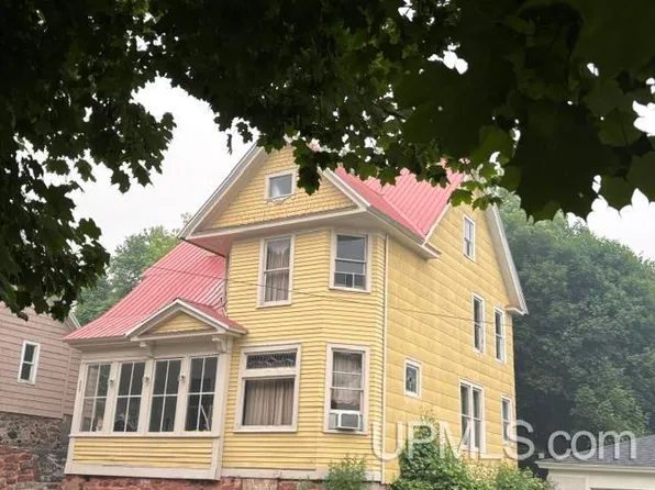 209 Montezuma St, Hancock, MI 49930