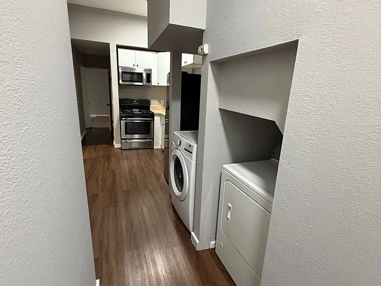 1737 Chase St — Photo 3