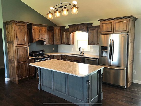 Custom Cabinets & Quartz 