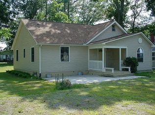 54 Popes Creek Ave, Montross, VA 22520