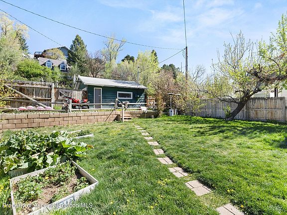 5th image of 262 Midland Ave