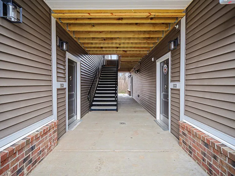 Rutherford Crossing — Photo 27