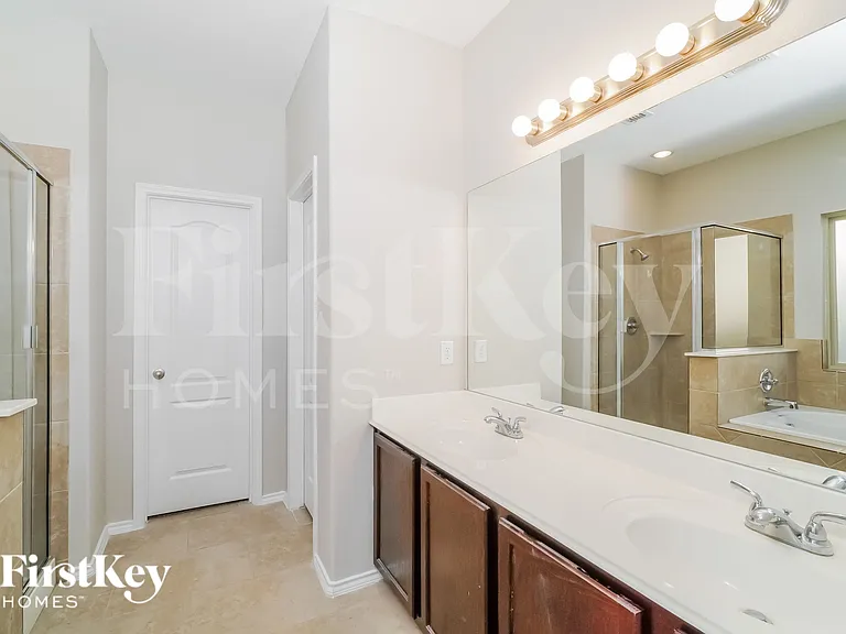 500 Stonebrook Dr — Photo 10