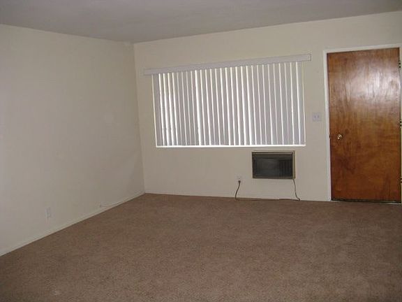 3rd image of 862 Carillo Dr APT E