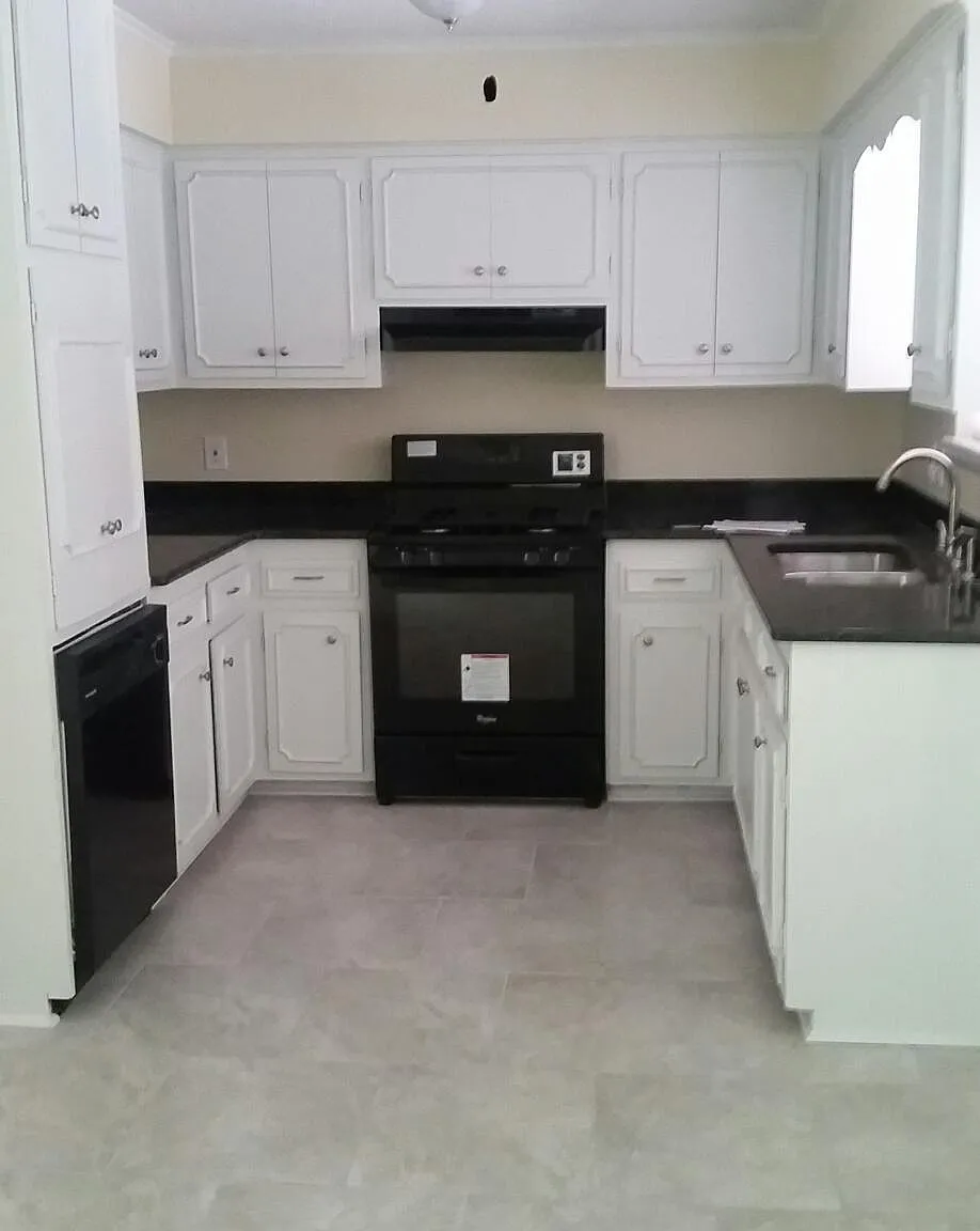 3 bed, 1.5 bath, 1072 sqft, $1,100 — Photo 4