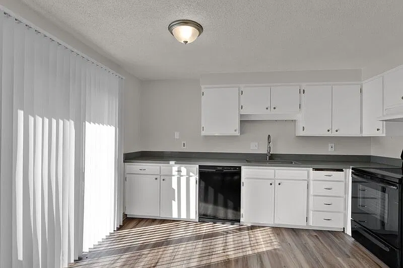 2 bed, 1.0 bath, 800 sqft, $1,275 — Photo 4