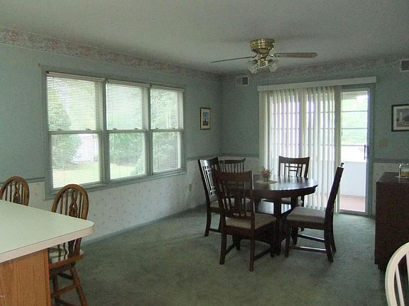 3rd image of 159 Gayle Ct #1000