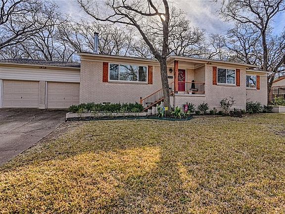 3rd image of 1113 Briarwood Blvd