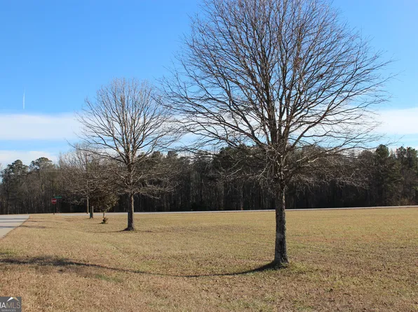 100 Village Lake Ct, Brooks, GA 30205