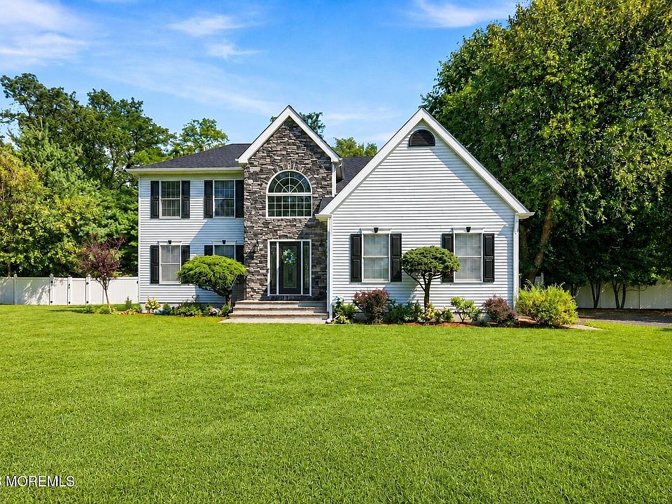 1st image of 300 Hunt Road