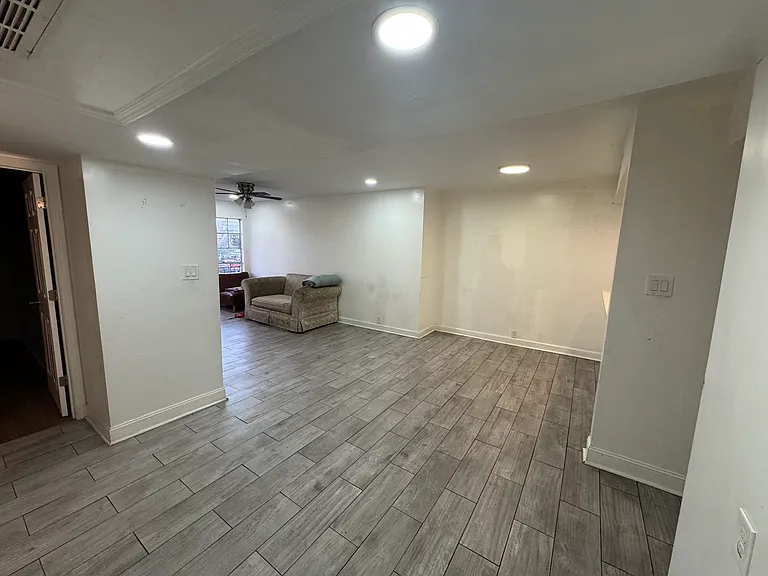 6200 Riverside Dr #525 — Photo 2
