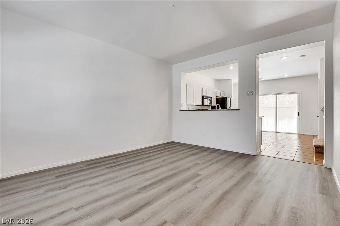 3 bed, 2.5 bath, 1405 sqft, $1,950 — Photo 4