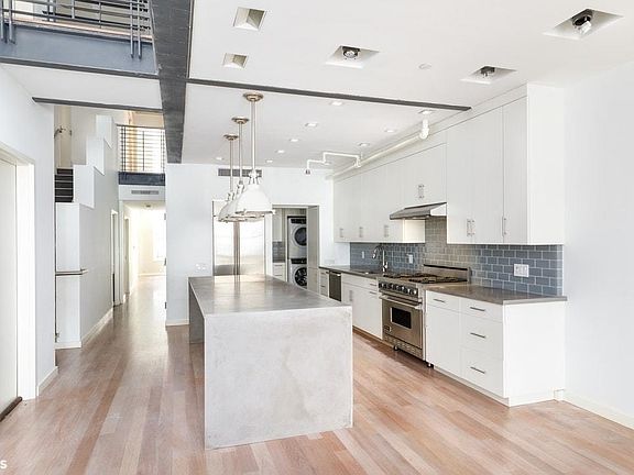 2nd image of 40 E 20th St #567