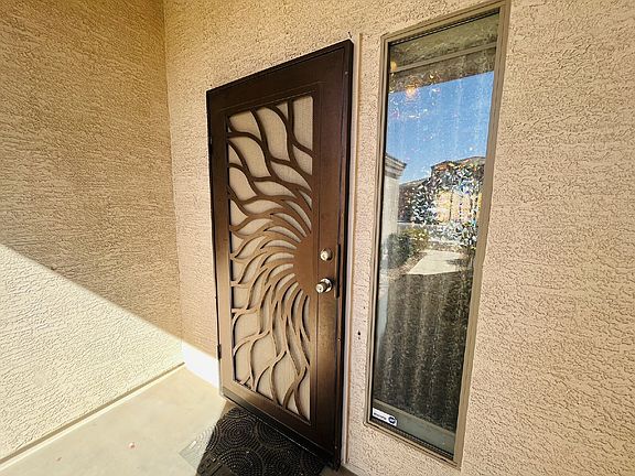 3rd image of 10524 W Pomo St