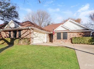 2418 Warrington Dr, Grand Prairie, TX 75052