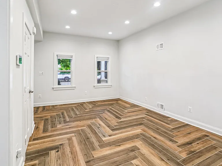612 Alabama Ave SE — Photo 12