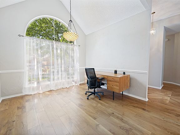 3rd image of 1818 Haydenbend Cir