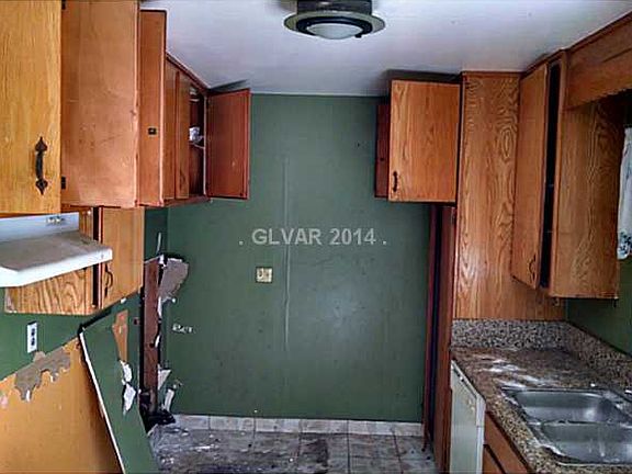 5th image of 864 28th Street Cir