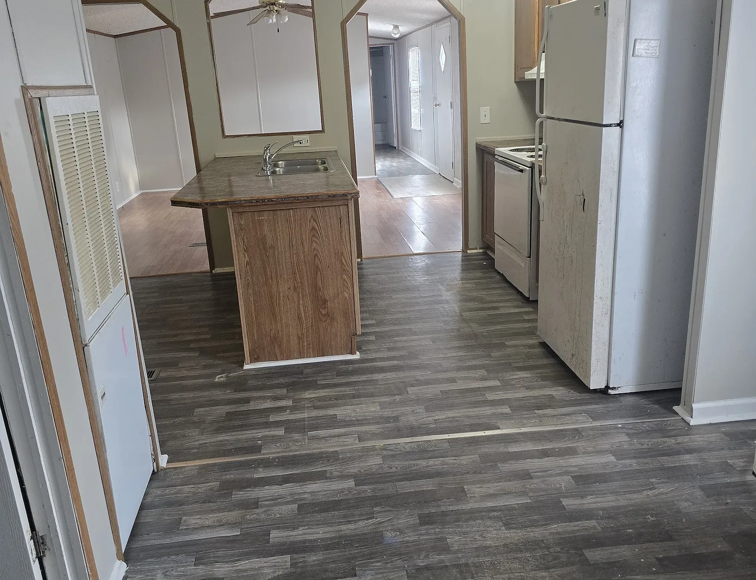 3 bed, 1280 sqft, $995 — Photo 1