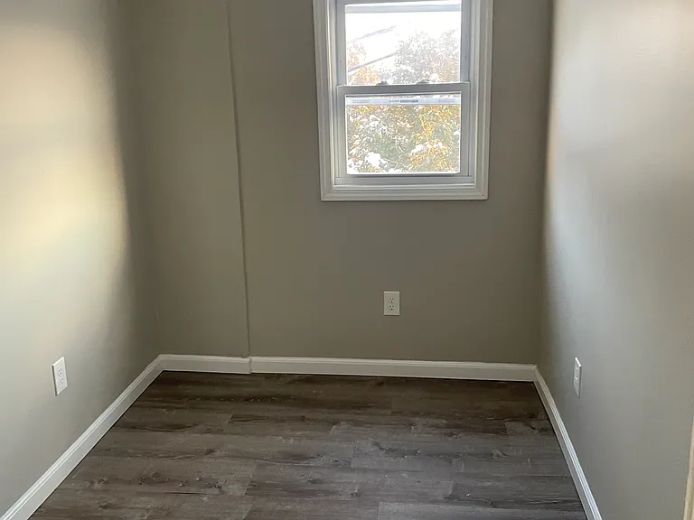 1 W Somerset St #4 — Photo 4