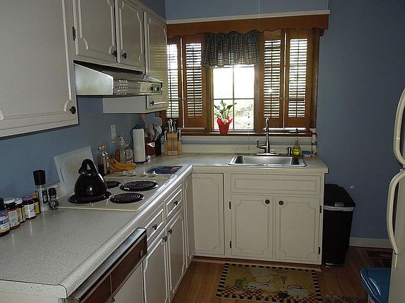 3rd image of 46 Walton Ln