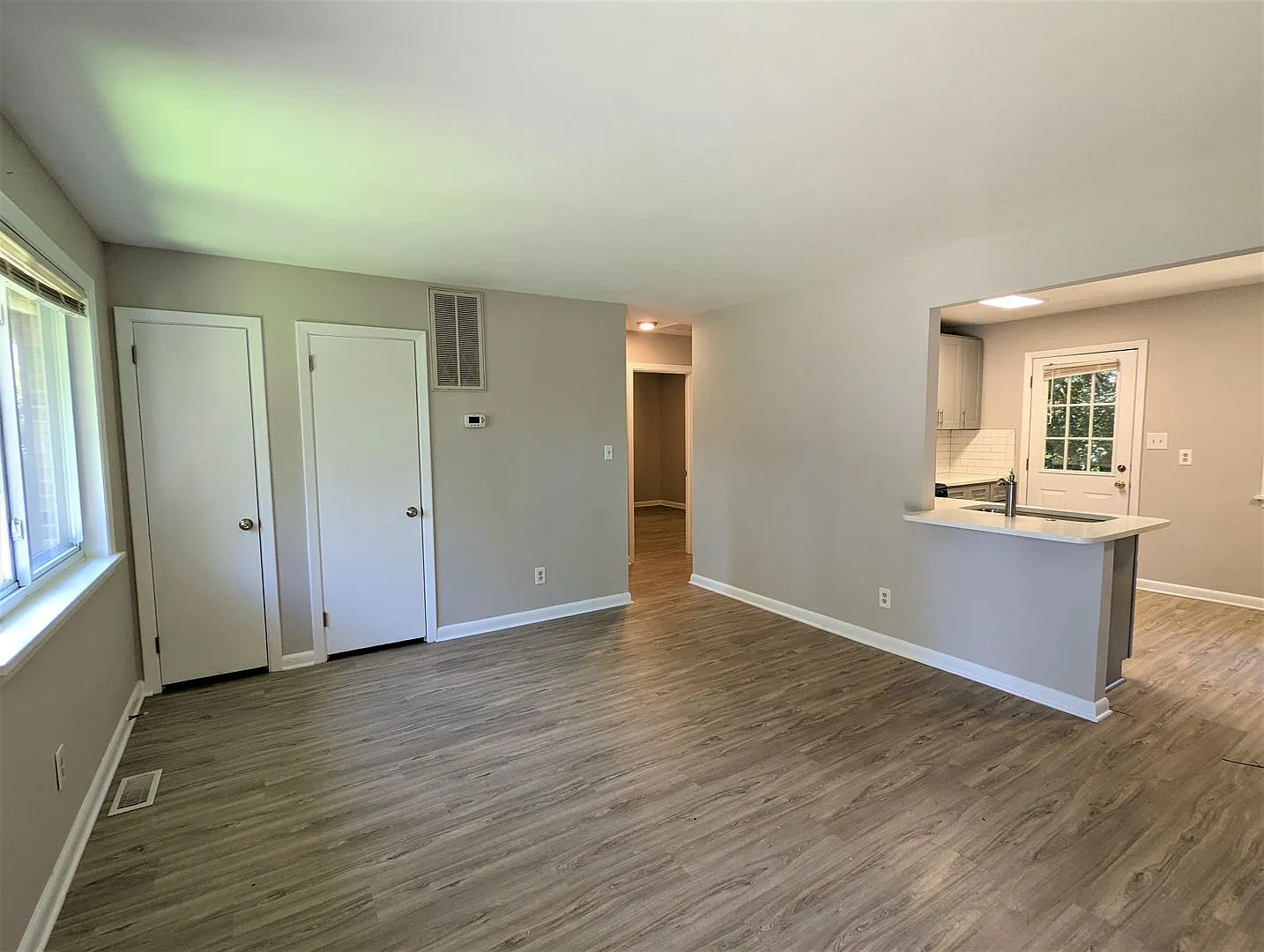 3906 Lexington — Photo 2