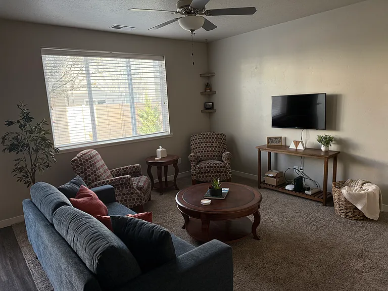 1928 N Justin Ave — Photo 13