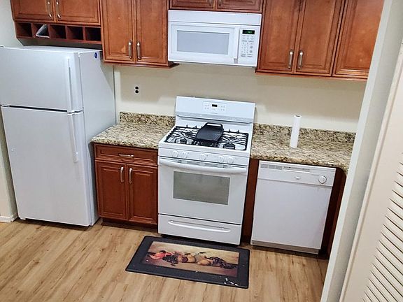 5th image of 253 Sagamore Hills Dr