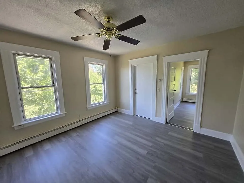 3 bed, 1120 sqft, $1,800 — Photo 3