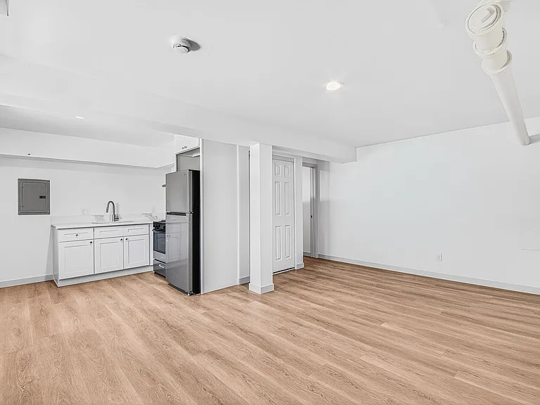 1121 Daisy Avenue — Photo 7