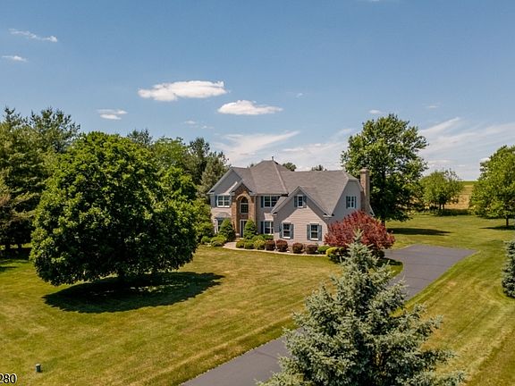 3rd image of 3 Danberry Dr