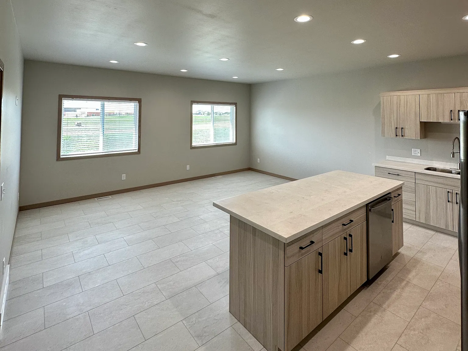 132 E Blue Bell Dr — Photo 2