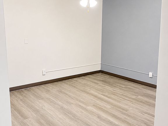 4th image of 912 21st Ave S